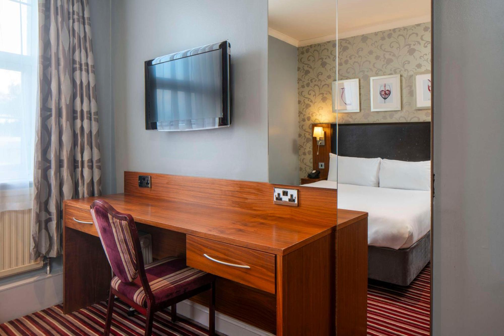 London Croydon Aerodrome Hotel, BW Signature Collection Exterior foto