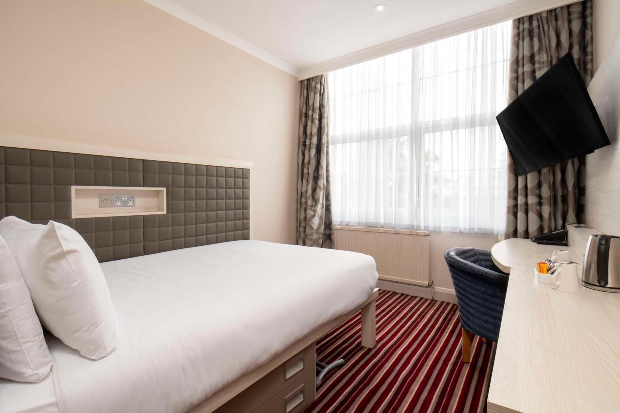 London Croydon Aerodrome Hotel, BW Signature Collection Exterior foto